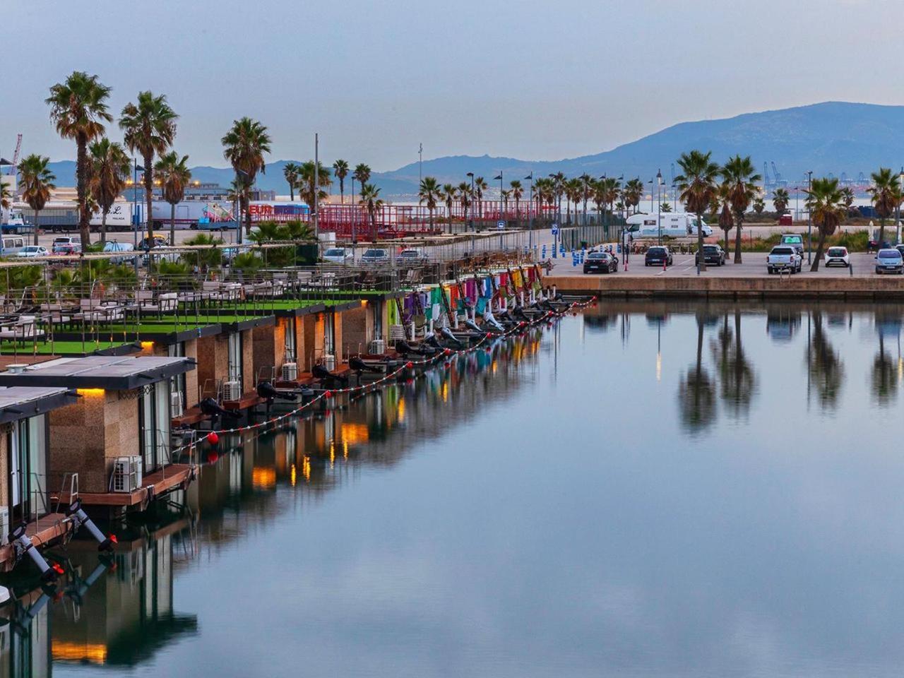 Hotel Boat Haus - Casas Flotantes Frente A Gibraltar La Línea de la Concepción Zewnętrze zdjęcie