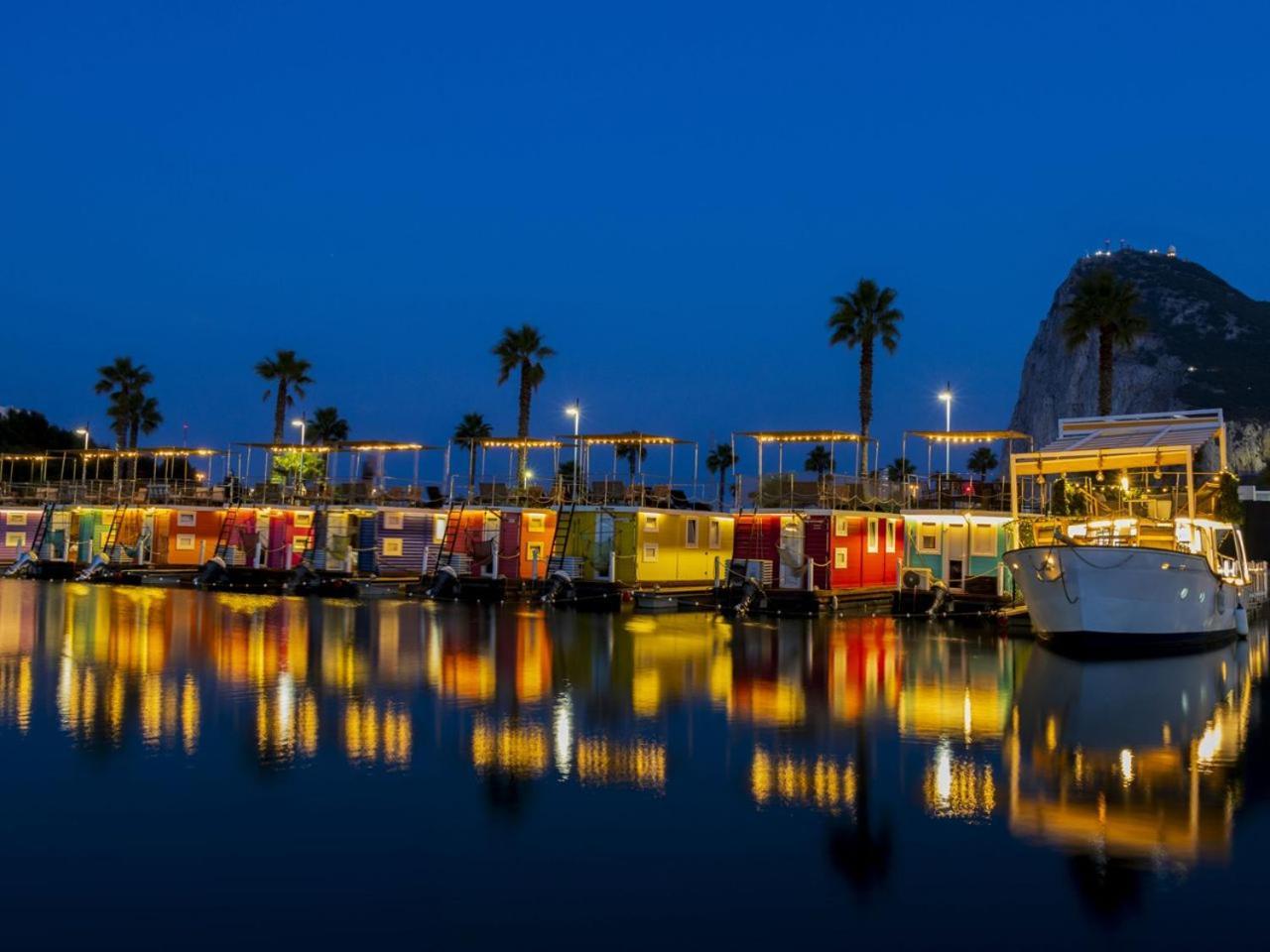 Hotel Boat Haus - Casas Flotantes Frente A Gibraltar La Línea de la Concepción Zewnętrze zdjęcie
